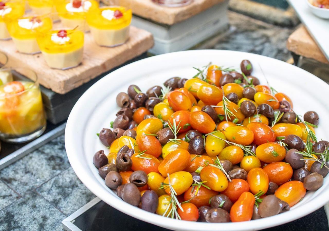 Hot Beach Resort Olímpia Eksteriør bilde Cherry tomatoes and olives
